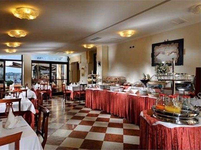 Hotel Russo Palace Venetië-Lido Buitenkant foto