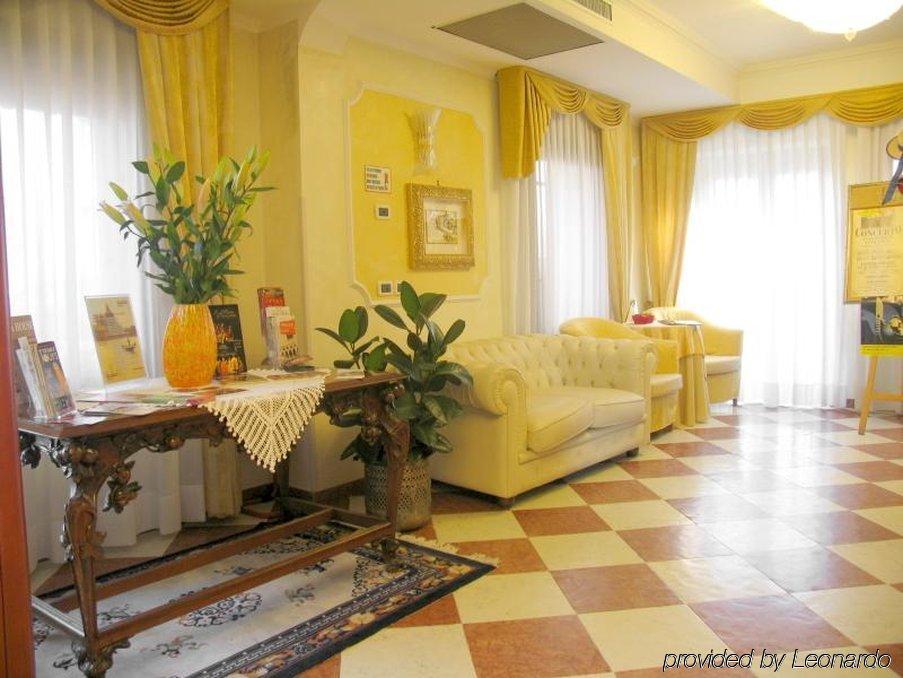 Hotel Russo Palace Venetië-Lido Buitenkant foto