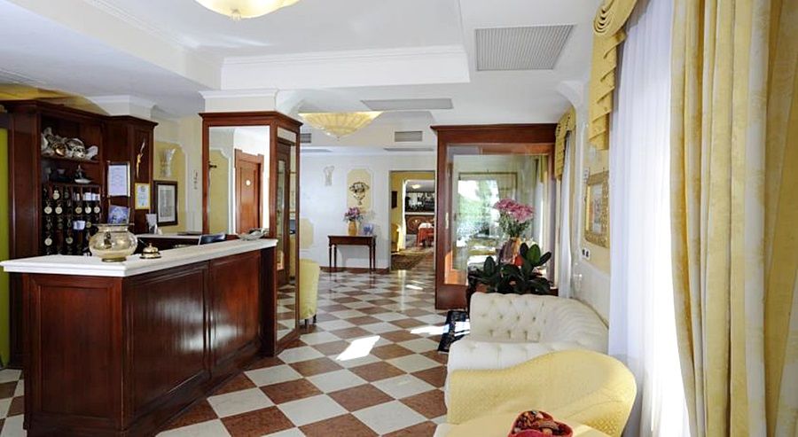 Hotel Russo Palace Venetië-Lido Buitenkant foto