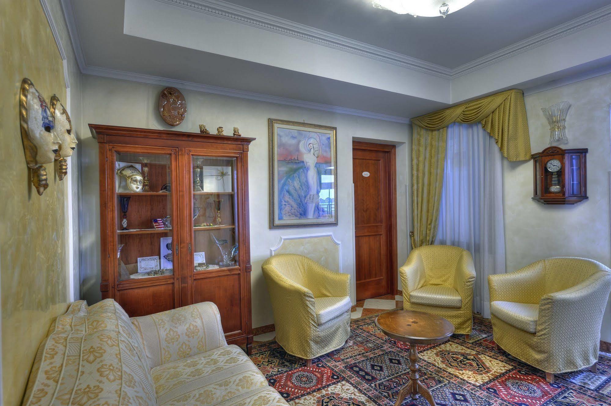 Hotel Russo Palace Venetië-Lido Buitenkant foto