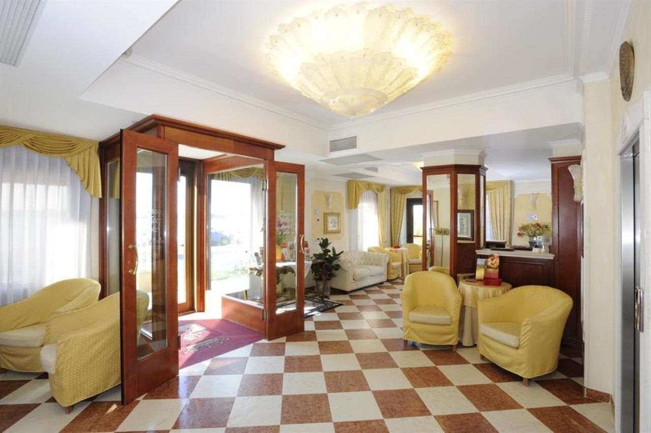 Hotel Russo Palace Venetië-Lido Buitenkant foto
